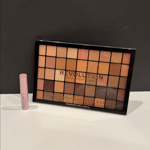 Revolution Maxi Reloaded Palette - Mascara Black  : Neutral Shades: Sealed Box - Picture 1 of 5